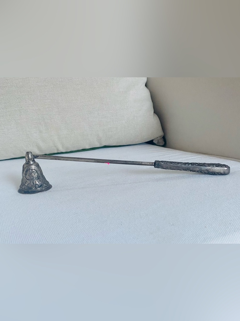 Vtg Wallace Silversmiths Ornate Embossed Flowers Silverplate Candle Snuffer